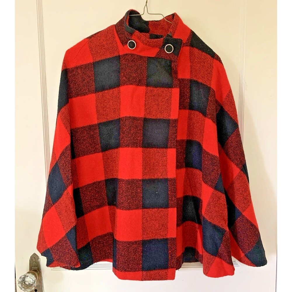 Sutton Place plaid PONCHO Woman Size S? Short Cozy Coat black button CAPE VTG